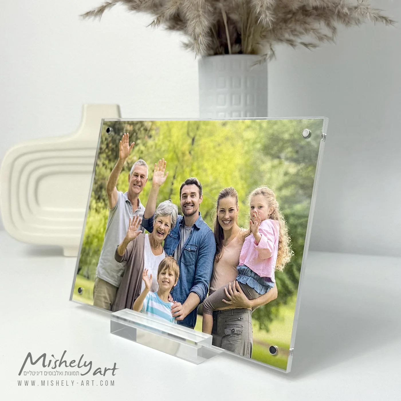 מסגרת אקרילית מגנטית עם מעמד