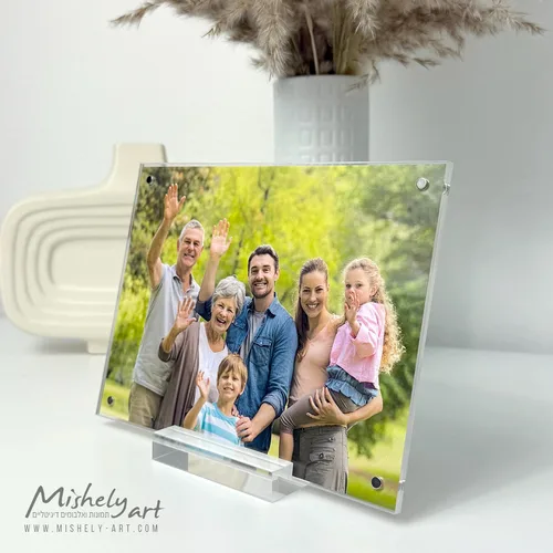 תמונה במסגרת אקרילית מגנטית עם מעמד 15X20 ס"מ שקוף במראה יוקרתי