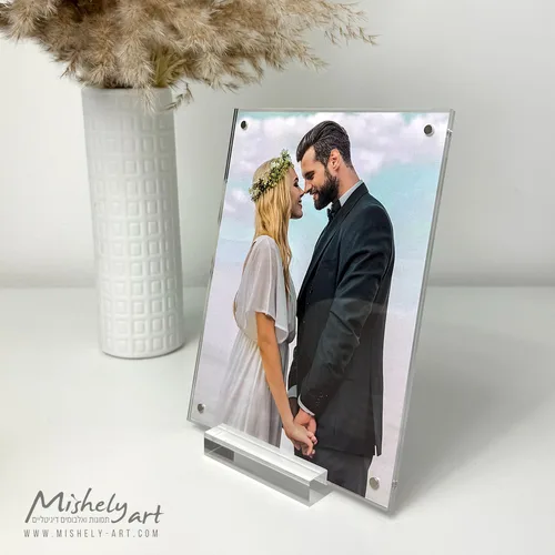 תמונה במסגרת אקרילית מגנטית עם מעמד 15X20 ס"מ שקוף במראה יוקרתי